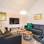 16 Person In Nørre Nebel