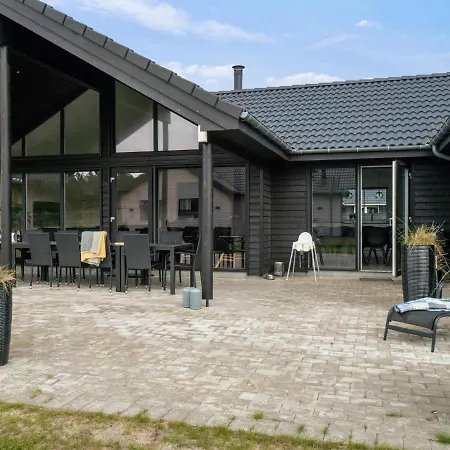 Prázdninový dům 16 Person In
